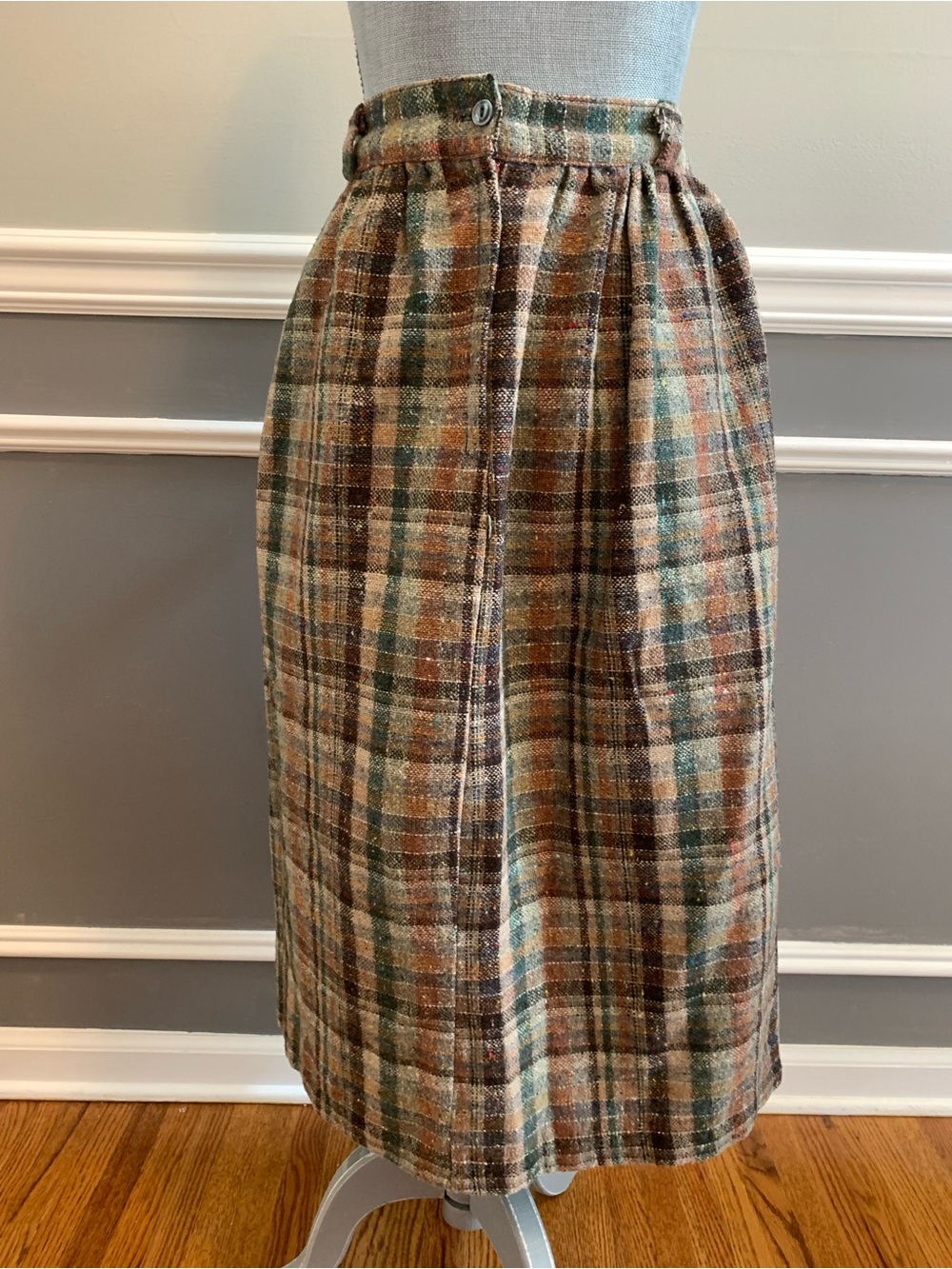 Vintage Plaid Wool Skirt 1960’s Women’s Size Small 26” Waist Below Knee Length
